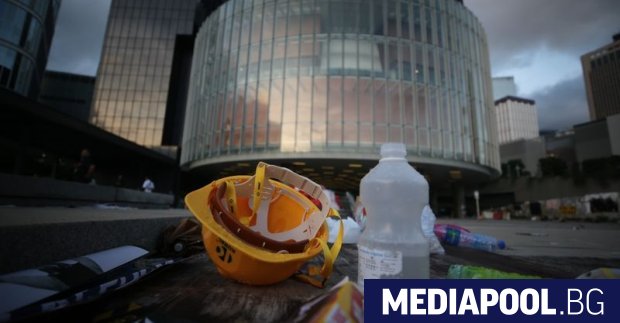 Напрегнато спокойствие се възцари в Хонконг тази сутрин броени