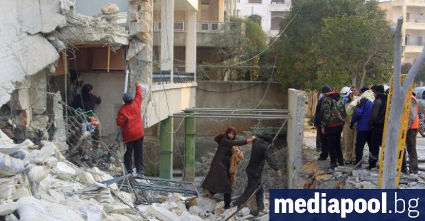 Въздушни удари по контролирана от бунтовници зона в сирийската провинция
