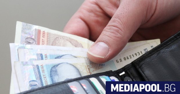 Средната работна заплата е достигнала 1247 лв през март като