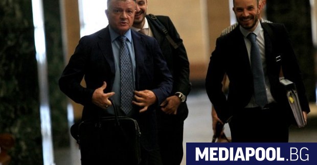 Гражданското дело което футболистът Мартин Петров води срещу УниКредит Булбанк