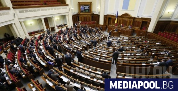 Върховната рада на Украйна прие закон който предвижда въвеждане на