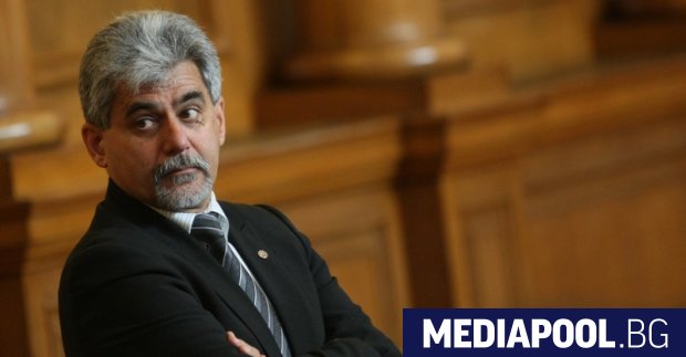 Депутати от ВМРО забъркаха в четвъртък несъществуващ скандал около споменаване
