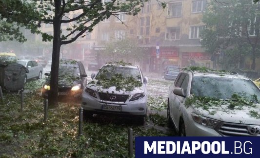 В четвъртък в страната ще продължи да прониква по студен въздух