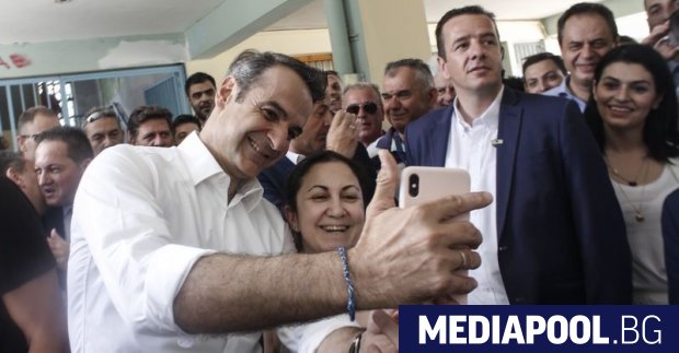 Гърците се насочиха към избирателните секции днес за да изберат