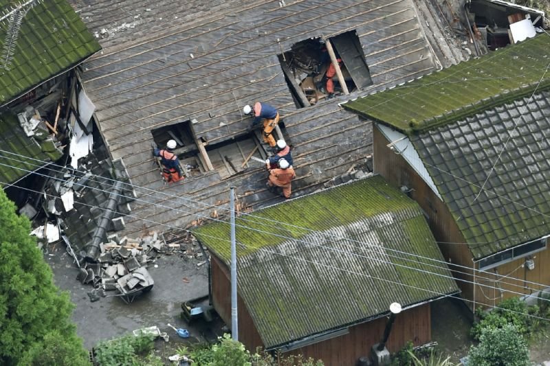 Един милион евакуирани заради проливни дъждове в Южна Япония, наводнения и свлачища