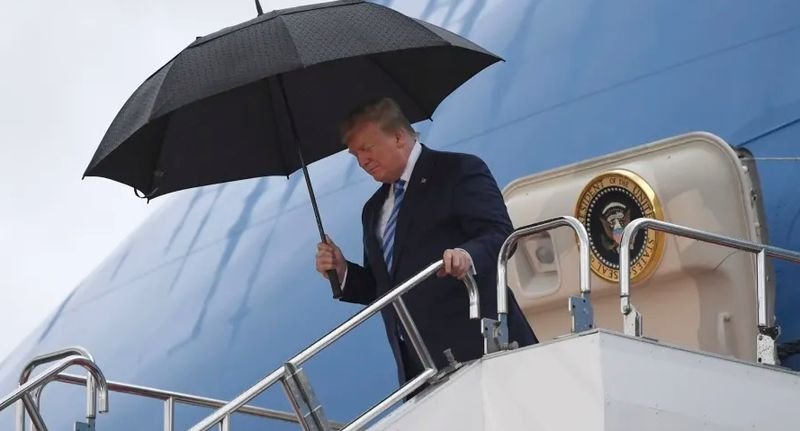 Доналд Тръмп при пристигането си в Осака в Четвъртък