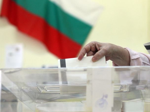 Радев насрочи местните избори за 27 октомври