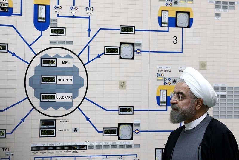 Иранският президент Хасан Роухани инспектира иранските ядрени мощности. Снимка: Архив