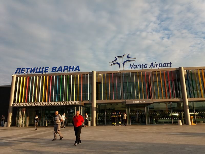 Над 8% спад на пътниците очакват летищата в Бургас и Варна