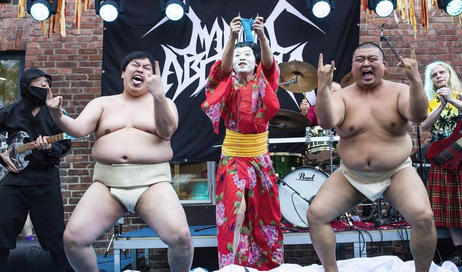 Японци спечелиха първия шампионат по хеви метъл плетене