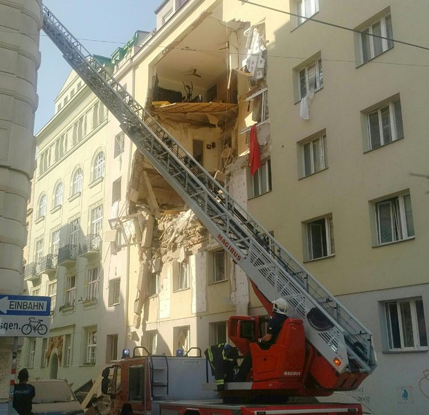 Най-малко един загинал при експлозия в жилищна сграда във Виена