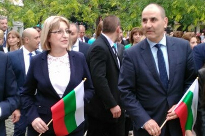 Група българи: Г-н Борисов, върнете невинните апартаментчици на постовете им!