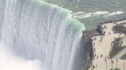 Мъж, скочил нарочно в Ниагарския водопад, е оцелял