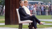 Меркел и датската премиерка изслушаха държавните химни седнали
