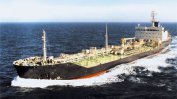 Великобритания твърди, че ирански кораби опитали да блокират неин танкер, Техеран отрича