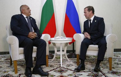 Каспийската среща Борисов-Медведев връща големите обвързвания