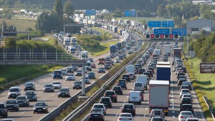 Германия и Австрия търсят решение за задръстванията в прохода през Алпите