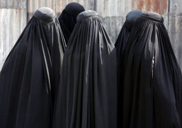 В Холандия влиза в сила забраната на бурките