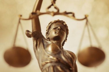 Възпитател в интернат е осъден да върне на ученик 100 хил. лв. печалба от лотарията