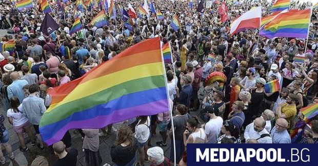 Хиляди излязоха по улиците на няколко полски градове този уикенд,