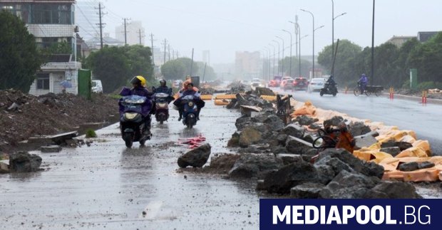 Загиналите при преминаването на тайфуна Лекима над Източен Китай се