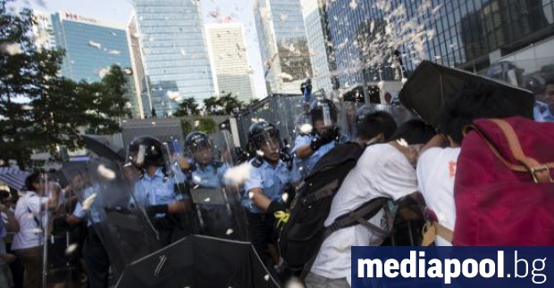 Посланията от Пекин към протестиращите в Хонконг са все по-заплашителни.