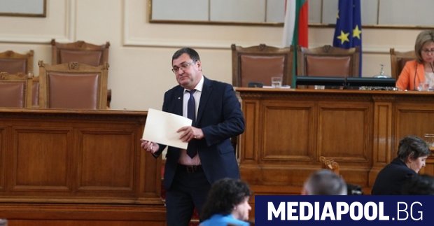 Участващите във властта ВМРО и НФСБ официално издигнаха настоящия депутат