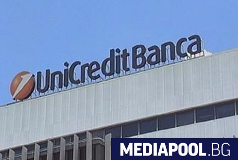 Италианската банка УниКредит обмисля да ореже разходите си чрез намаляване