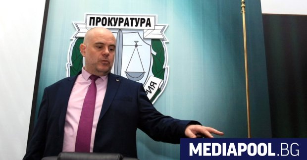 Правосъдният министър Данаил Кирилов няма да издига кандидатура за главен