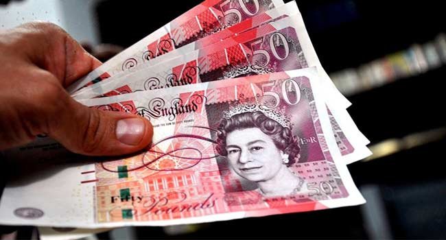 Британската лира се срина