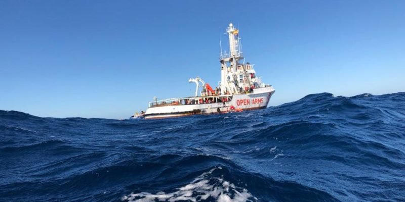 Корабът "Оупън Армс" на испанската хуманитарна организация "Проактива Оупън Армс"