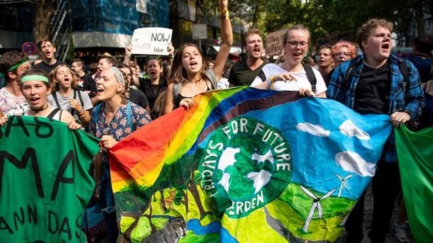 Около 1500 младежи демонстрираха в Дортмунд в кампанията "Петъци за бъдещето"