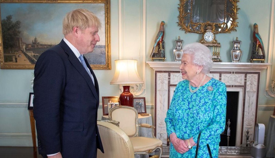 Премиерът Борис Джонсън и кралицата