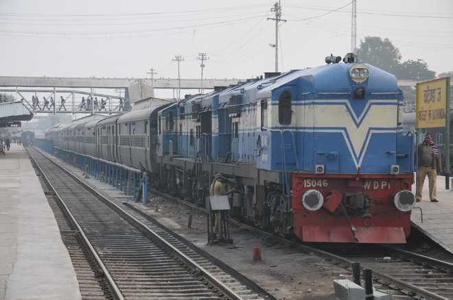 Пакистан прекъсва последната железопътна връзка с Индия заради спора за Кашмир