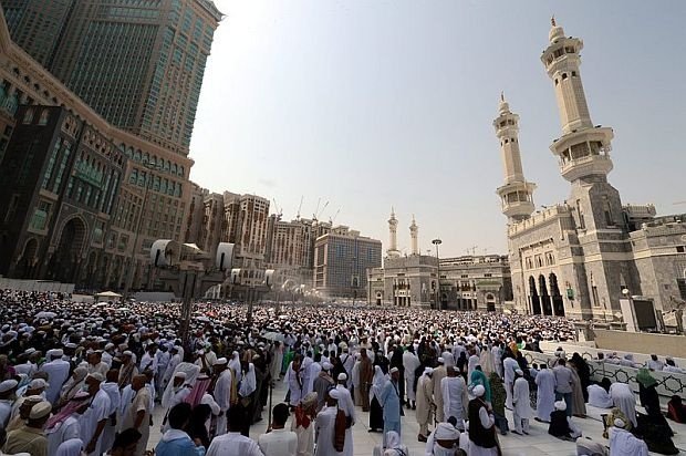 Над два милиона мюсюлмани  започват годишното поклонение  в Мека
