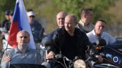 Путин подкара мотор с "Нощните вълци" насред Крим