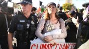 Десетки участници в протест за климатичните промени бяха арестувани в Австралия