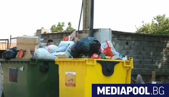 Жители на село Ръжево Конаре сигнализираха за преливащи контейнери Боклукът