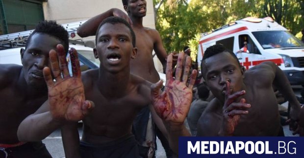 Властите в Сеута заявиха че около 100 мигранти от Субсахарска