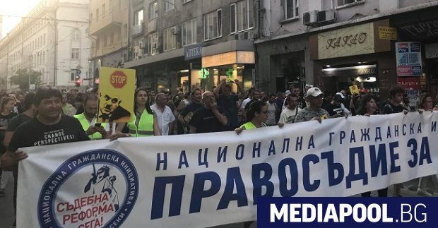 Няколко хиляди души се събраха в София на подновените протести