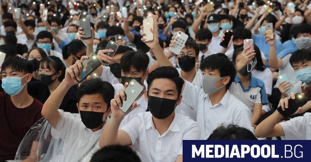 Обща стачка започна в хонконгските учебни заведения в понеделник когато