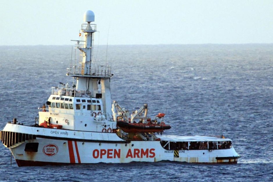 Мигрантите от кораба "Оупън армс" слязоха в Лампедуза