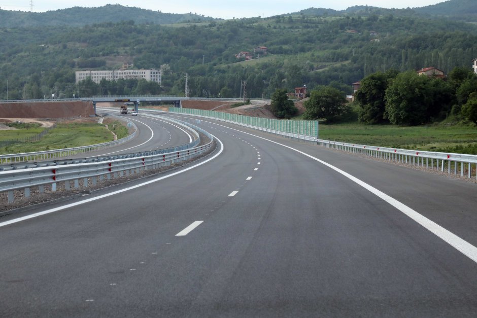Пуснато е реверсивно движение на магистрала "Струма" край Дупница