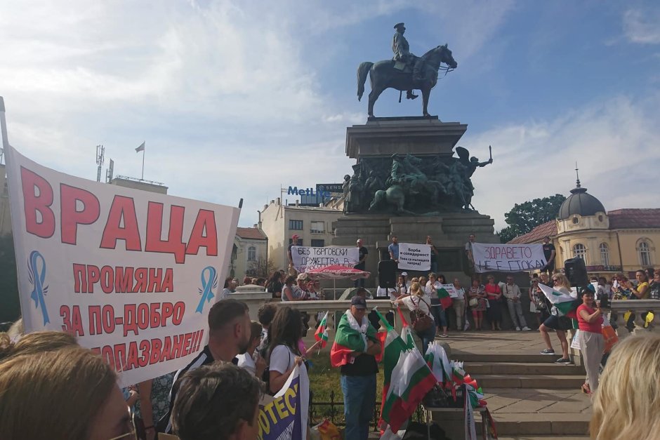 Медицинските сестри продължават протеста си с "ограмотяване" на депутатите