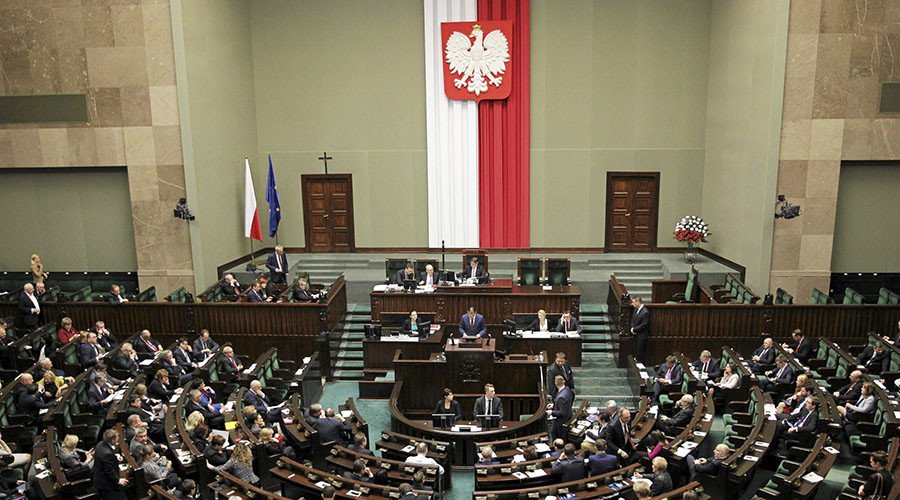 Управляващите в Полша наложиха ваканция на Сейма до след изборите