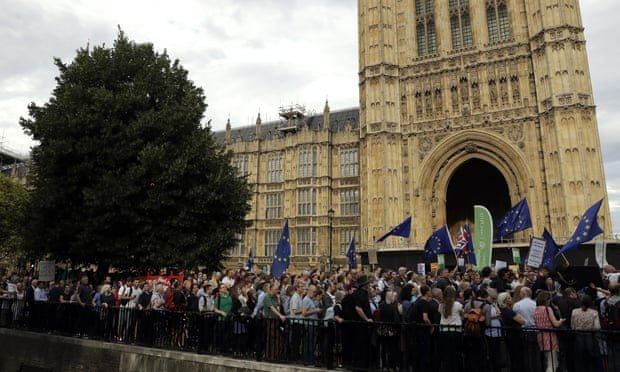 Протест в сряда пред парламента в Лондон