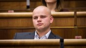 Крайнодесен словашки депутат загуби мястото си в парламента заради расизъм