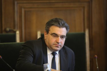 Александър Урумов отрича да има нещо общо с паниката сред родителите в Сливен