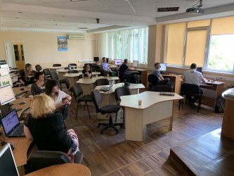 Милиони се изливат за професионално обучение със съмнителен ефект