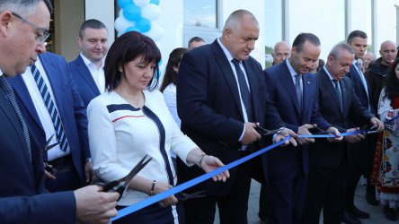 Масово българите не знаят за откриваните от Борисов заводи
